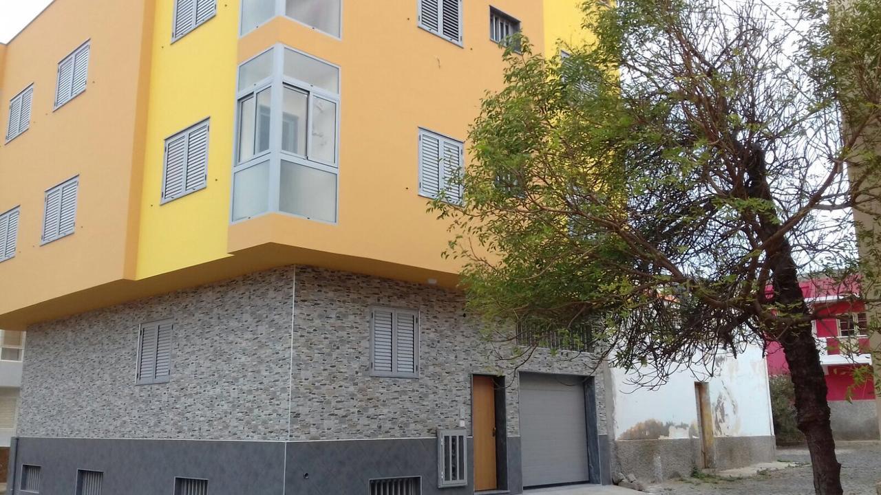 Private Apartament Celestina & Carlos Mindelo Bagian luar foto